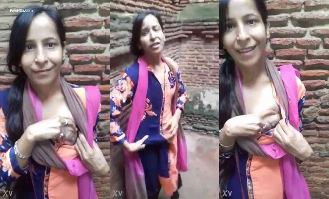 Desi College Girl Showing Her Small Boobs XXX Video