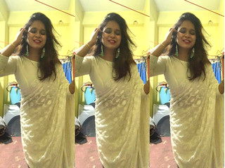 Sexy Desi girl Shows Boobs On VC