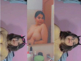 Sexy Desi Girl Shows Her Big Boobs