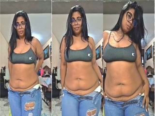 Horny Desi Girl Shows