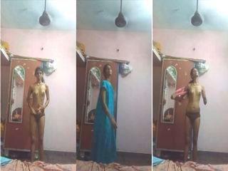 Desi Slim Girl Shows Nude Body