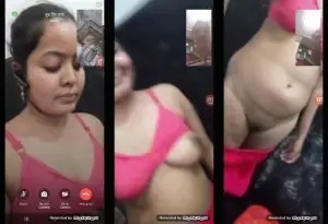 Desi Girl Shows Boobs and Pussy On VC
