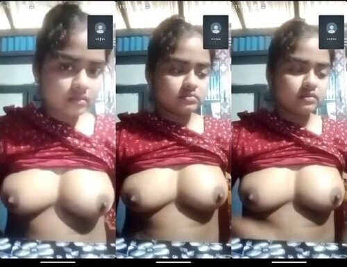 Cute Desi Vlg Girl Shows her Boobs