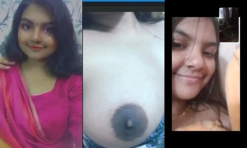 Sexy Desi girl Shows Boobs On vC
