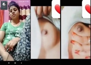 Hot Desi Girl Shows Boobs