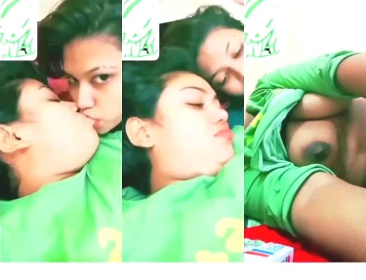 Desi Lesbo Girl Romance and Shows Nude Body