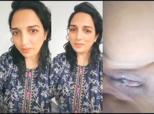 Desi Girl Shows Pussy